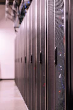 head server providing excellent customer service